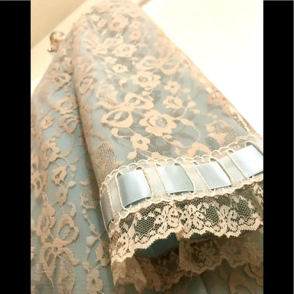 OOAK RARE VINTAGE LIKE NEW!! Blue Full Lace Robe and Gown Set - Picture 16 of 16